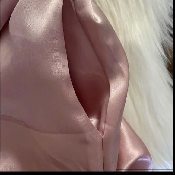 Robe - Picture 3 of 3